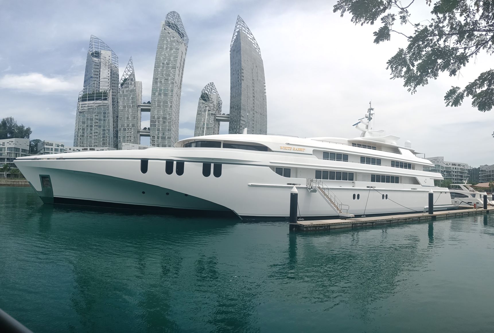 The Largest Tri-Hull in the World - US$100 Million! Trimaran Super Yacht  