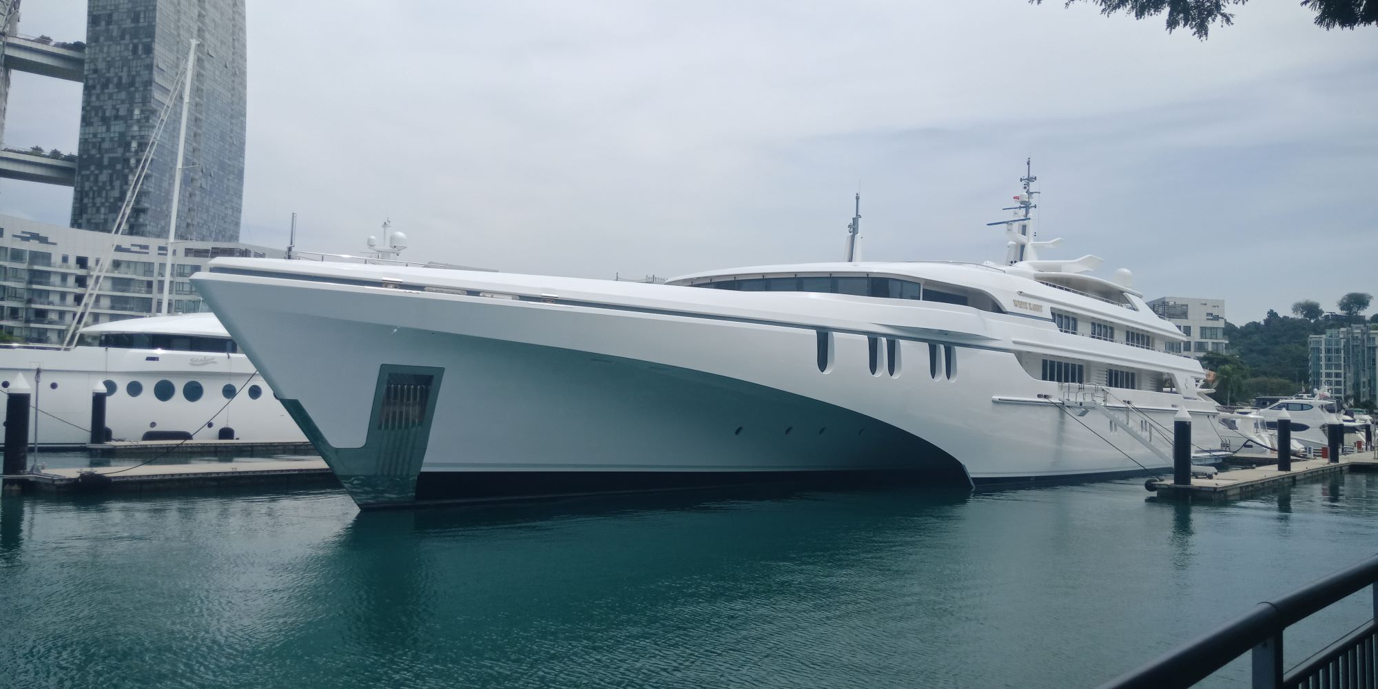 The Largest Tri-Hull in the World - US$100 Million!  Trimaran Super Yacht  